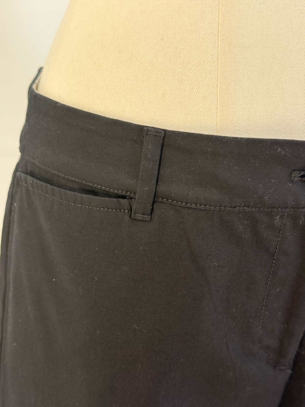 TALBOTS Perfect Cropped Black Pant
 Tailored Capri Ankle Pants Button Hem Size 4 - Picture 5 of 12